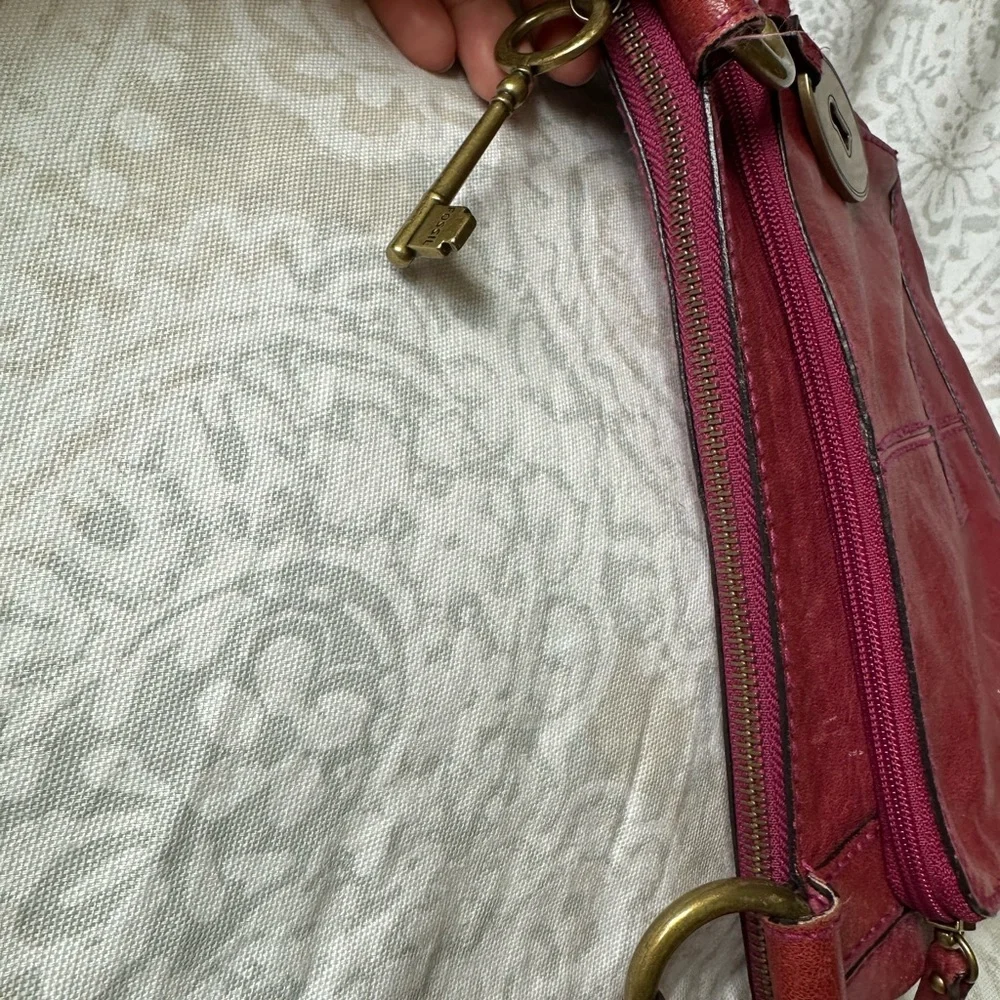Fossil Women's Burgundy Leather Crossbody Bag good condition like new - Picture 9 of 16